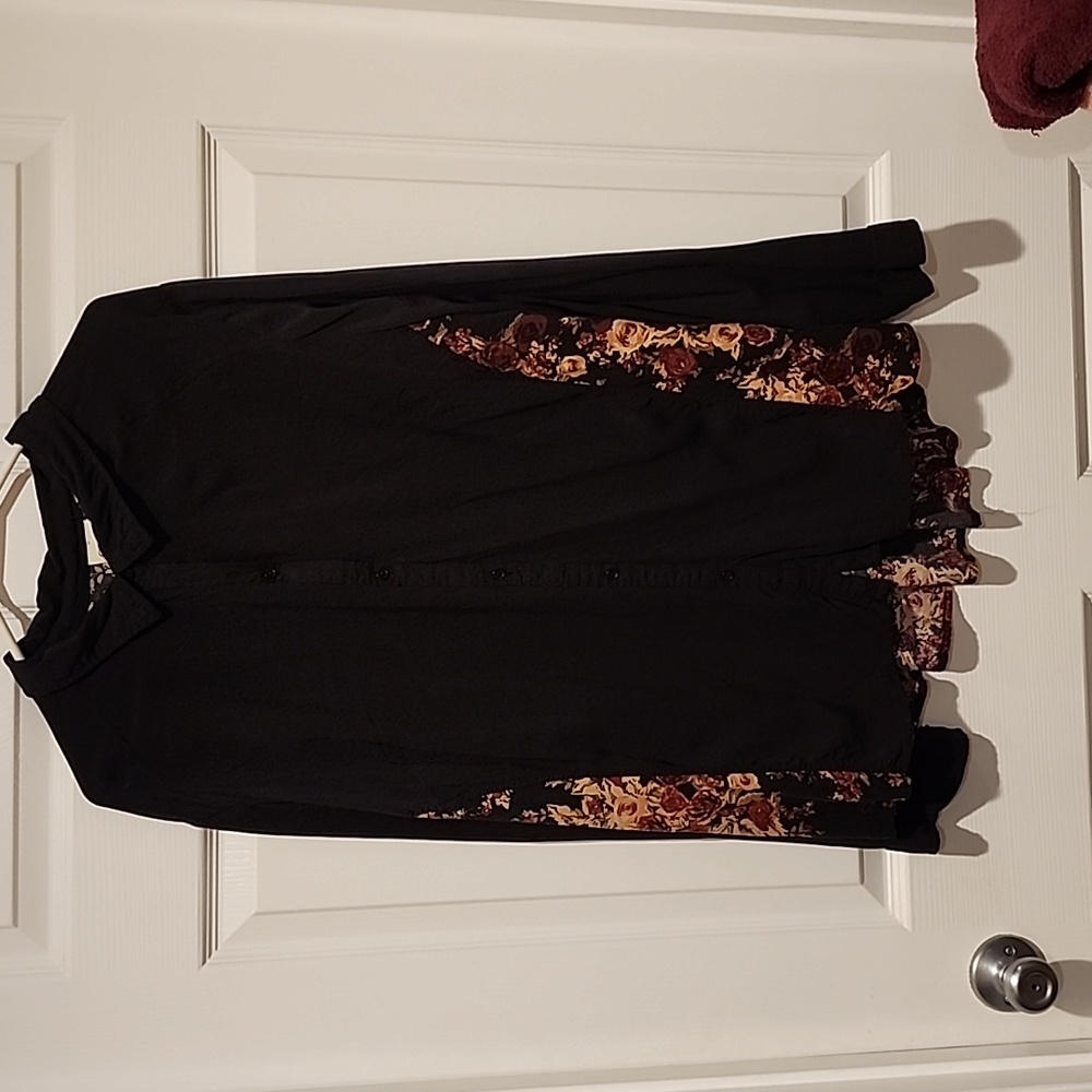 Cato 22/24 woman's shirt: black and floral